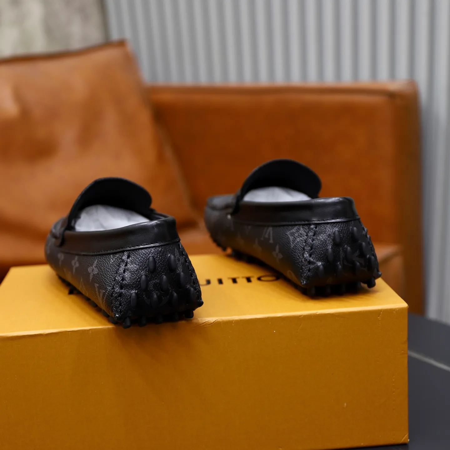 Ex-factory price: 480💰【LV】Louis Vuitton ⚠️High-end men’s driving and pedal series ⚠️38-44 (customized for 45) ⚠️All original cowhide leather! Thick and soft! Made entirely of calfskin lining! The latest non-slip beanie sole! Three-dimensional package technology! Fashionable and classic! Handicrafts! Original high quality! Feel free to compare!